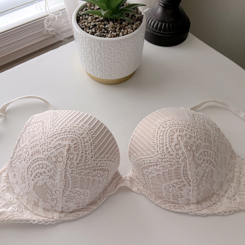 Victoria Secret Bra - 36B - White Lace - Push-up - Gently Used and Like New